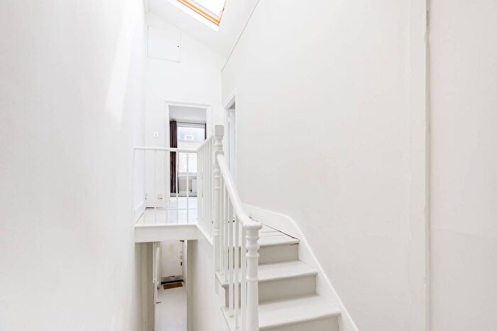 1 Bedroom Flat To Rent In Roman Road, Bow, London, E3