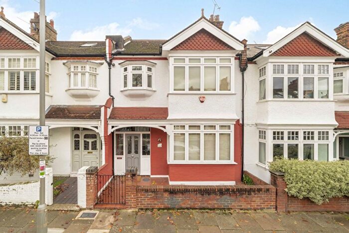 4 Bedroom Property For Sale In Canford Road, Between The Commons, SW11