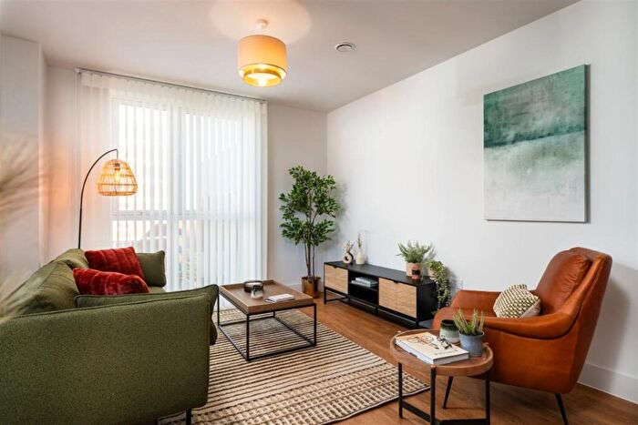 1 Bedroom Apartment For Sale In The Empire, Dagenham Green, RM9