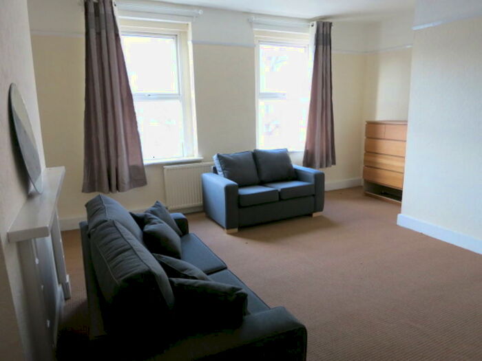 4 Bedroom Apartment To Rent In Holloway Road, London, N7
