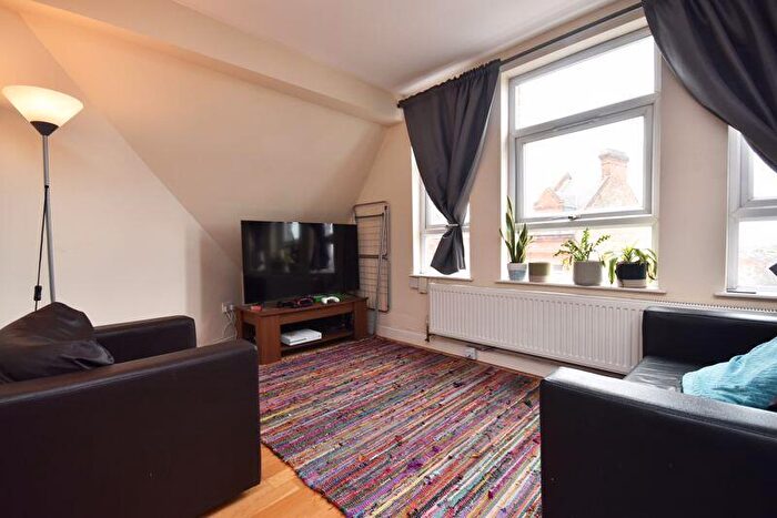 2 Bedroom Flat To Rent In Balham High Road, London, SW12