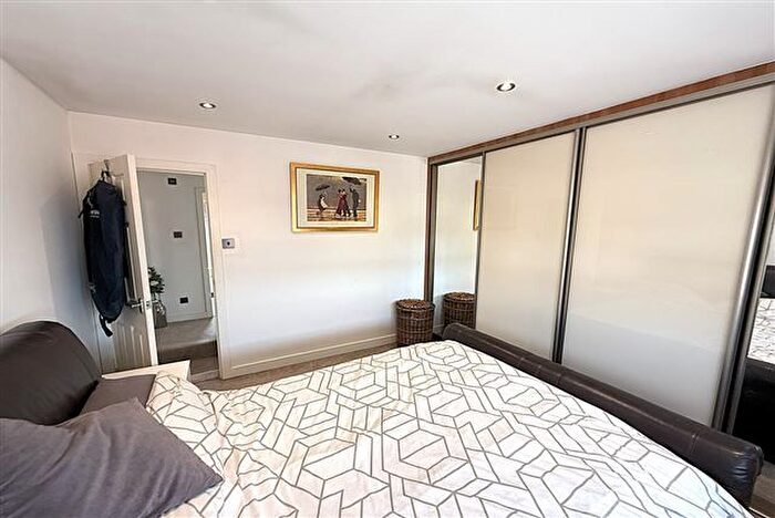 2 Bedroom End Of Terrace House To Rent In Lyminton Lane, Rotherham, S60