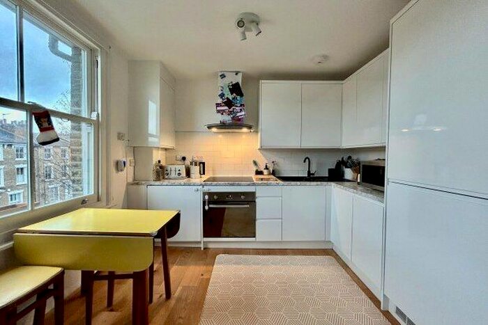 2 Bedroom Flat To Rent In Graham Road, London, E8