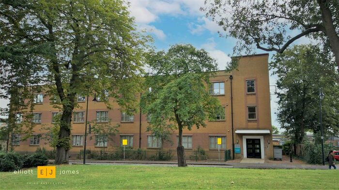 1 Bedroom Flat To Rent In Charteris Road, Woodford Green IG8
