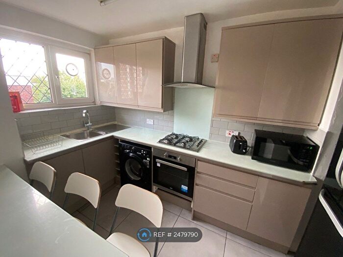 5 Bedroom Flat To Rent In Wimbourne Court, London, N1