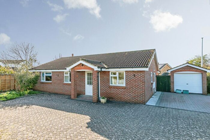 3 Bedroom Bungalow For Sale In Badgers Walk, Easton-in-Gordano, Bristol, Somerset, BS20