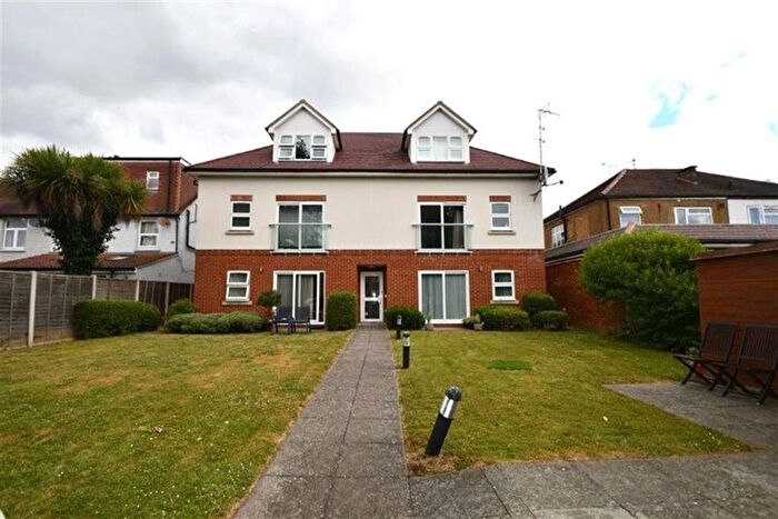 2 Bedroom Flat To Rent In Kingston Road, Staines, TW18