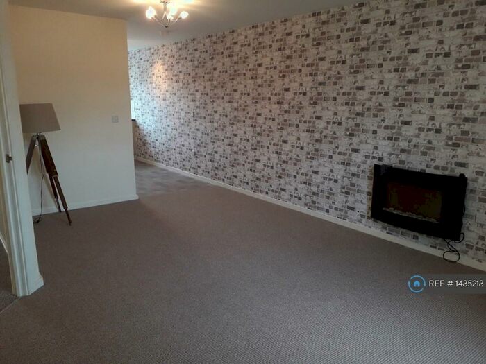 2 Bedroom Penthouse To Rent In Gadfield Grove, Manchester, M46