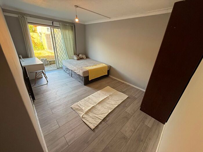 3 Bedroom Flat To Rent In Heaton Avenue, Romford, RM3
