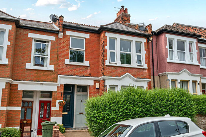 2 Bedroom Maisonette For Sale In Casewick Road, West Norwood, London, SE27