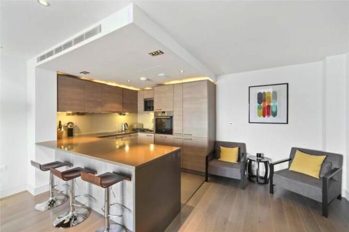 3 Bedroom Flat To Rent In Park Street, London, SW6