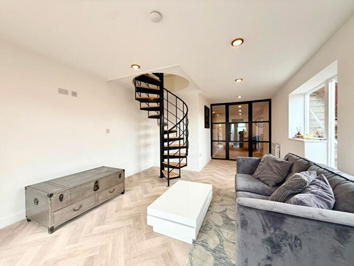 1 Bedroom Apartment To Rent In Morley Avenue, Nottingham, Nottinghamshire, NG3