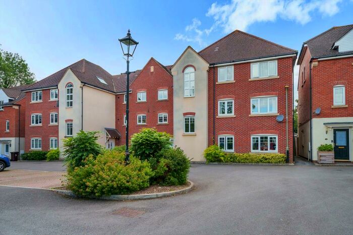 2 Bedroom Apartment To Rent In Staniland Court, Abingdon, OX14