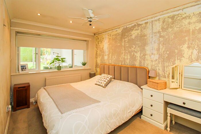 2 Bedroom Detached Bungalow For Sale In Cleveland Garth, Lupset Park, Wakefield, WF2