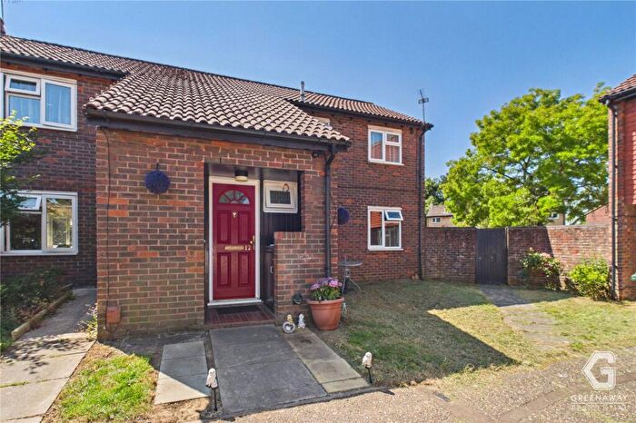 3 Bedroom Maisonette For Sale In Aquarius Court, Bewbush, Crawley, West Sussex, RH11
