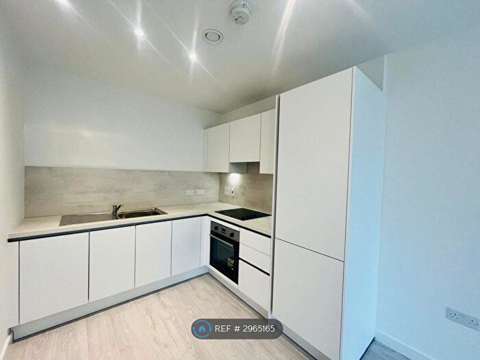 2 Bedroom Flat To Rent In Cranton Avenue, Hayes, Middlesex, UB3