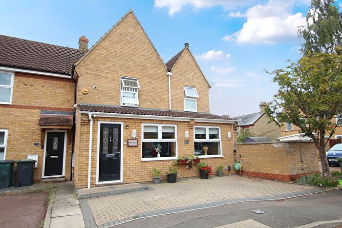 3 Bedroom End Of Terrace House For Sale In Arran Close, Sandy, SG19