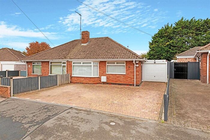 3 Bedroom Semi-Detached Bungalow For Sale In Coniston Road, Kettering, Northamptonshire, NN16