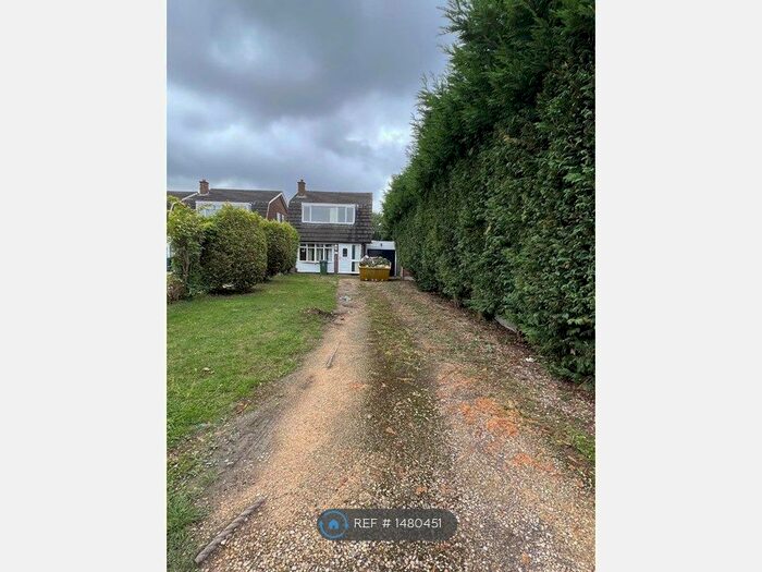 3 Bedroom Semi-Detached House To Rent In Westmore Way, Wednesbury, WS10