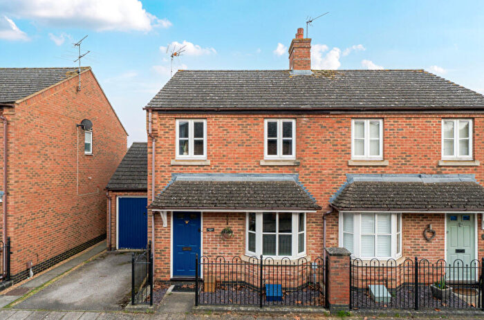 3 Bedroom Semi Detached House For Sale In Turnham Way, Aylesbury, Buckinghamshire, HP19