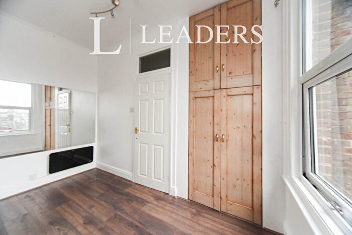 2 Bedroom Apartment To Rent In Bedroom Apartment - First Floor - Central Luton - Crescent Rise, LU2