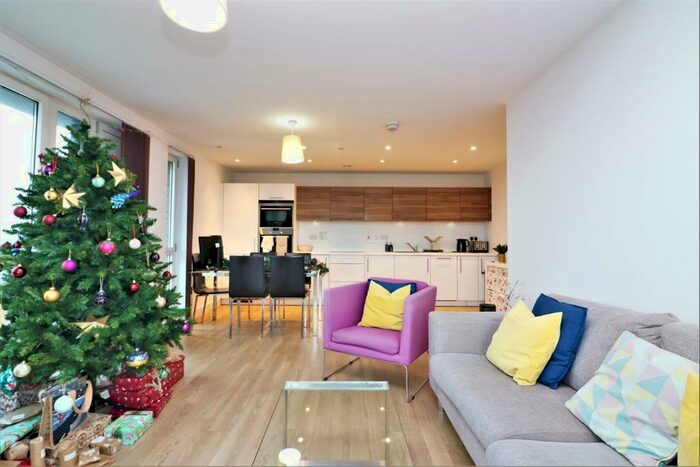 3 Bedroom Apartment To Rent In Marner Point, Jefferson Plaza, Bow, E3