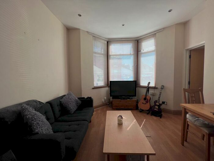 2 Bedroom Flat To Rent In Donald Street, CF24