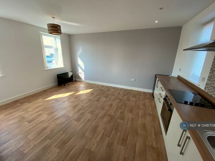 1 Bedroom Flat To Rent In Broadway House, Horsforth, Leeds, LS18