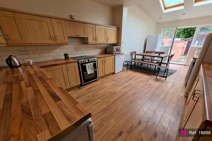 7 Bedroom Semi-Detached House To Rent In Mauldeth Road, Withington, Manchester, M20
