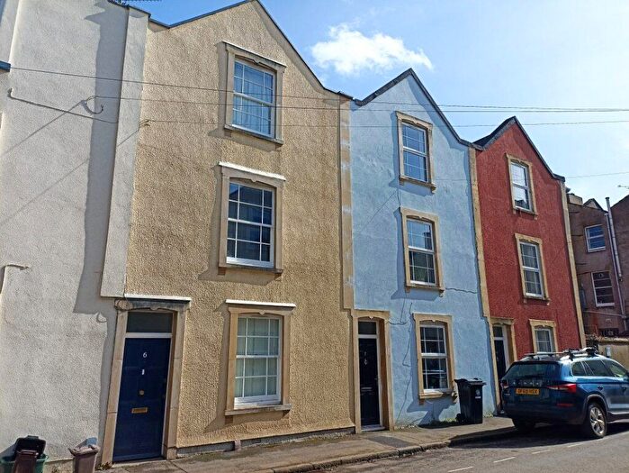 4 Bedroom House To Rent In Thorndale Ref, BS8