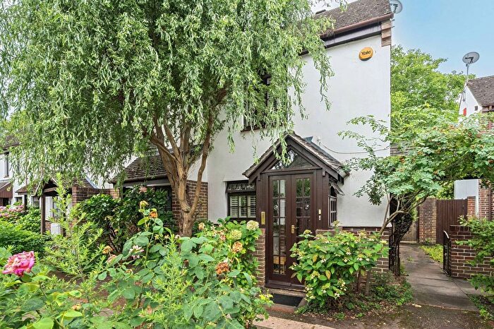 2 Bedroom End Of Terrace House To Rent In George Square, Wimbledon, London, SW19