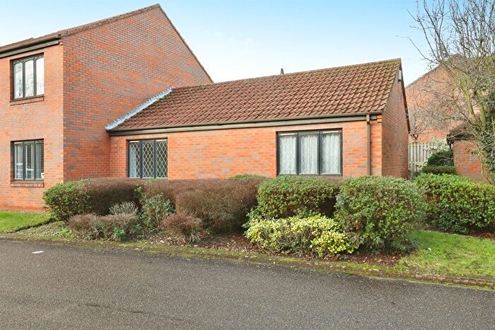 2 Bedroom Terraced Bungalow For Sale In Peakes Croft, Bawtry, Doncaster, DN10