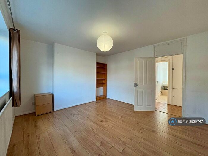 3 Bedroom Flat To Rent In Coldbath Street, London, SE13