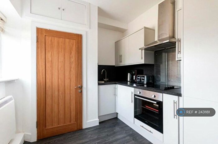 1 Bedroom Flat To Rent In Seymour Court, Surrey, GU21