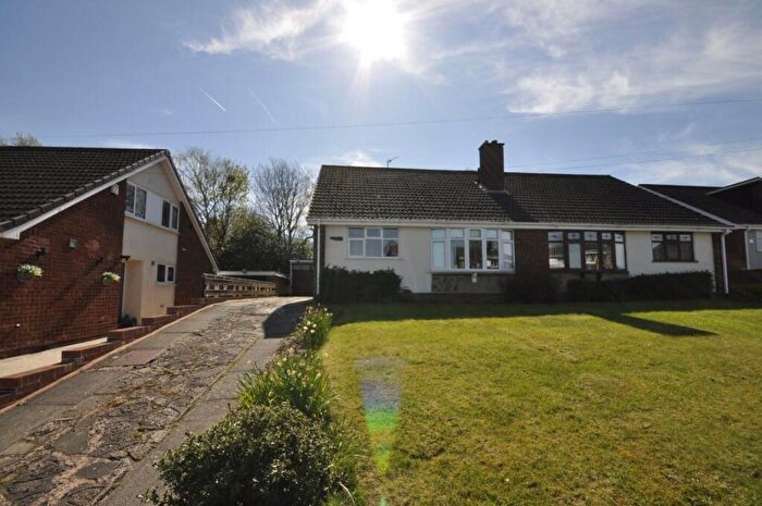 3 Bedroom Bungalow To Rent In Northway, Sedgley, DY3