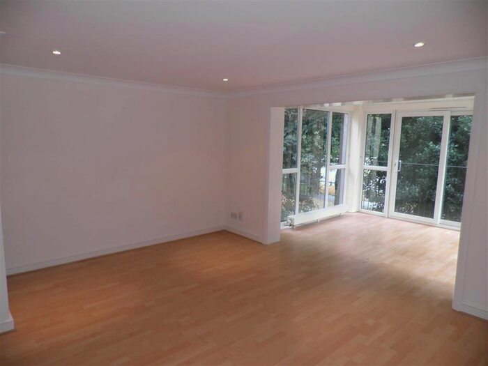 2 Bedroom Flat To Rent In Archers Road, Shirley, Southampton, SO15