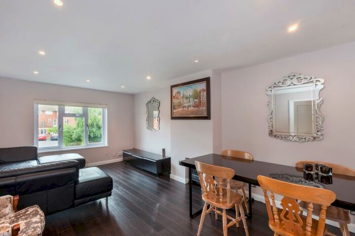 2 Bedroom Flat To Rent In Eton Square Eton, SL4