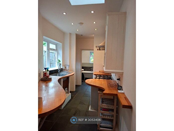 2 Bedroom Terraced House To Rent In Winsdon Road, Luton, LU1