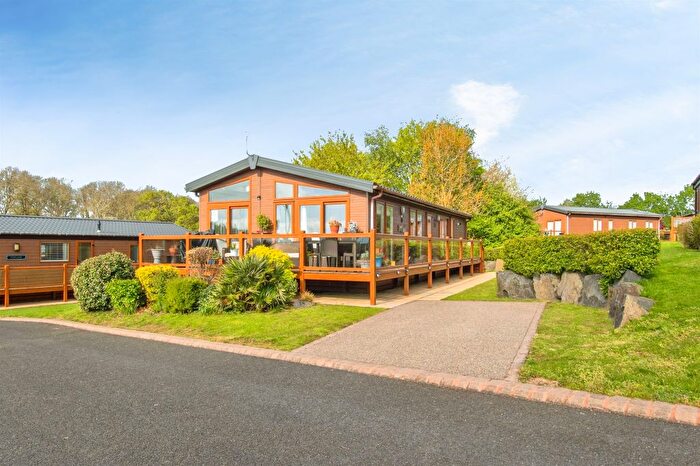2 Bedroom Lodge For Sale In Lake View, Stanford Bishop, Worcester, WR6