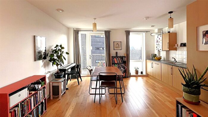 1 Bedroom Flat For Sale In Collent Street, London, E9