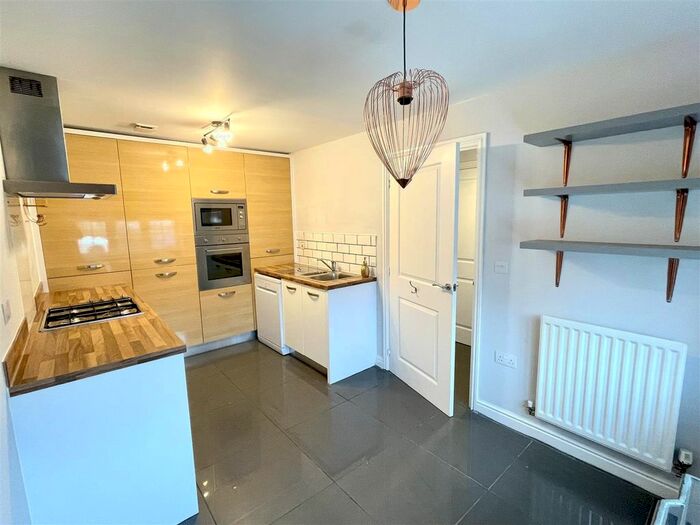 3 Bedroom Property To Rent In Ffordd Dol Y Coed, Llanharan, Pontyclun CF72