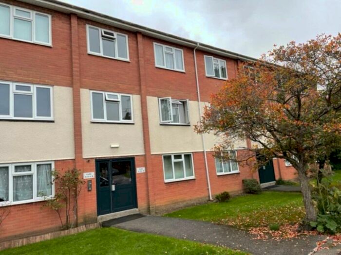 2 Bedroom Flat To Rent In Edney Court, Gladridge Close, RG6