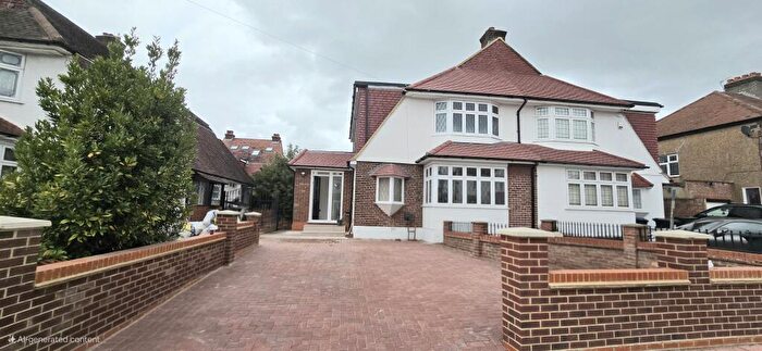 4 Bedroom House To Rent In Arlington Road, Southgate, N14