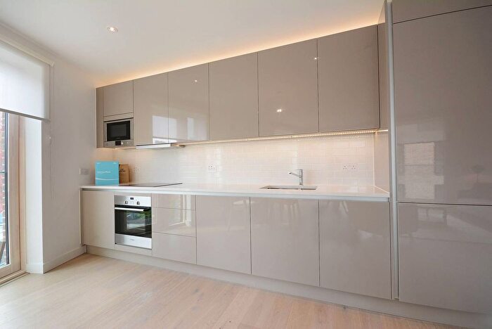 2 Bedroom Flat To Rent In Rodney Road, Elephant And Castle, London, SE17