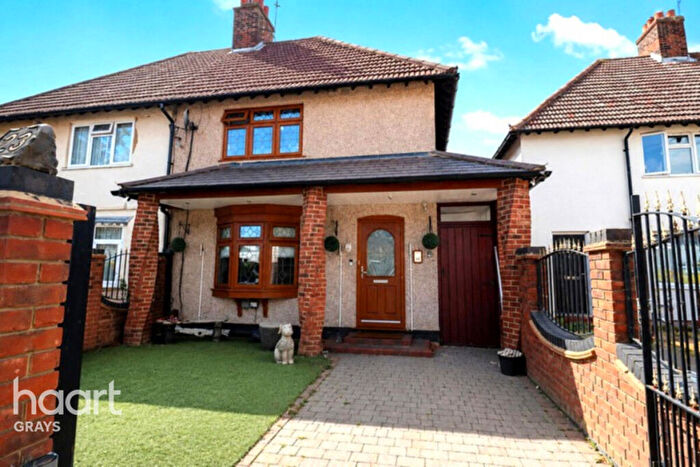 4 Bedroom Semi Detached House For Sale In Heathview Road, Grays, RM16