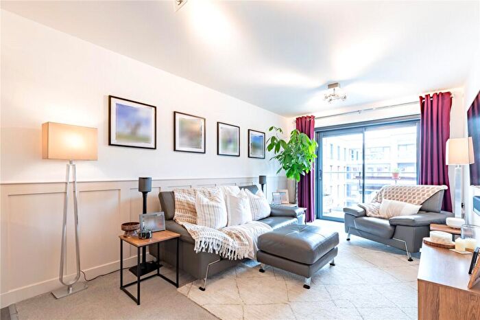 2 Bedroom Apartment For Sale In Kingman Way, Newbury, Berkshire, RG14