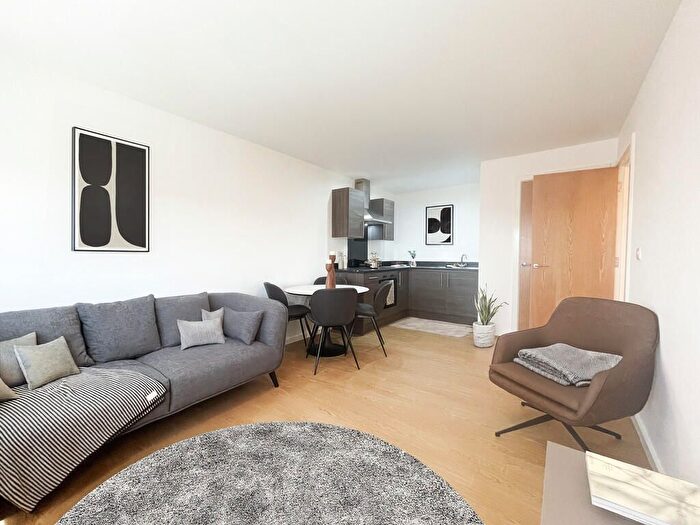 3 Bedroom Flat To Rent In Potier St, London, SE1