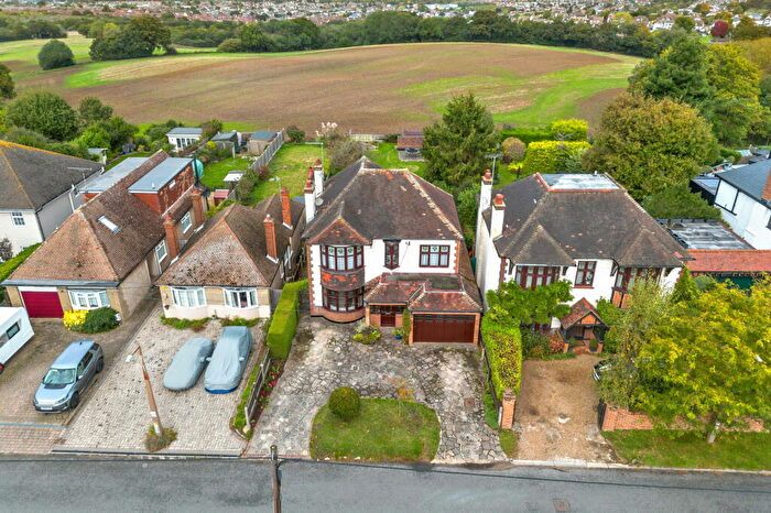 4 Bedroom Detached House For Sale In Great Wheatley Road, Rayleigh, SS6