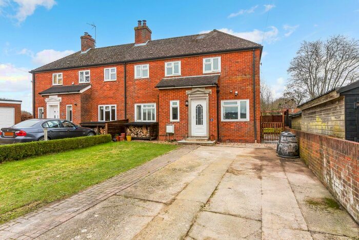 3 Bedroom Semi-Detached House For Sale In Goslings Croft, Selborne, Hampshire, GU34