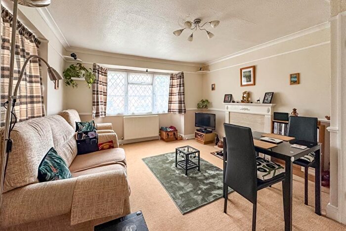 1 Bedroom Flat For Sale In Hornby Avenue, Westcliff-on-Sea, SS0